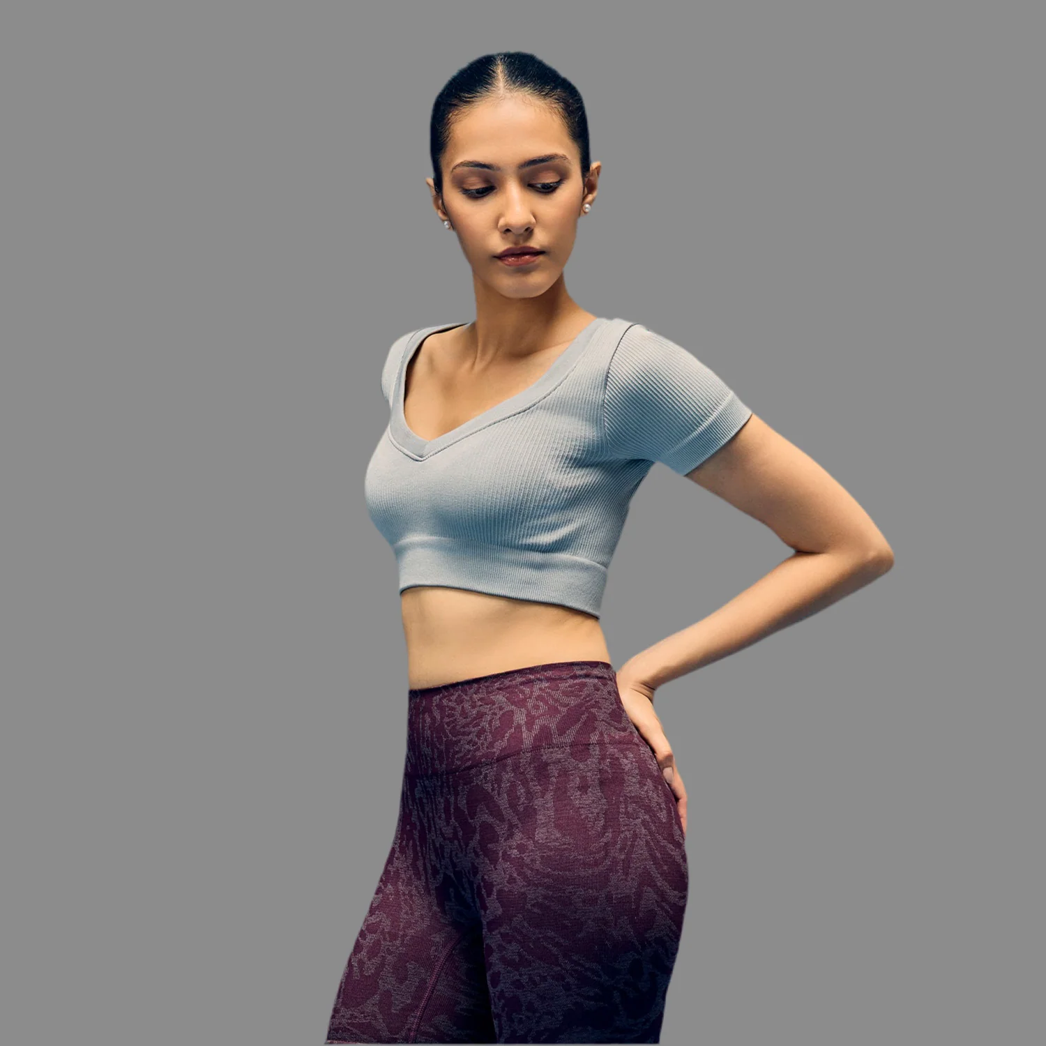 Limitless Snatched v neckline crop top- Grey - Image 6