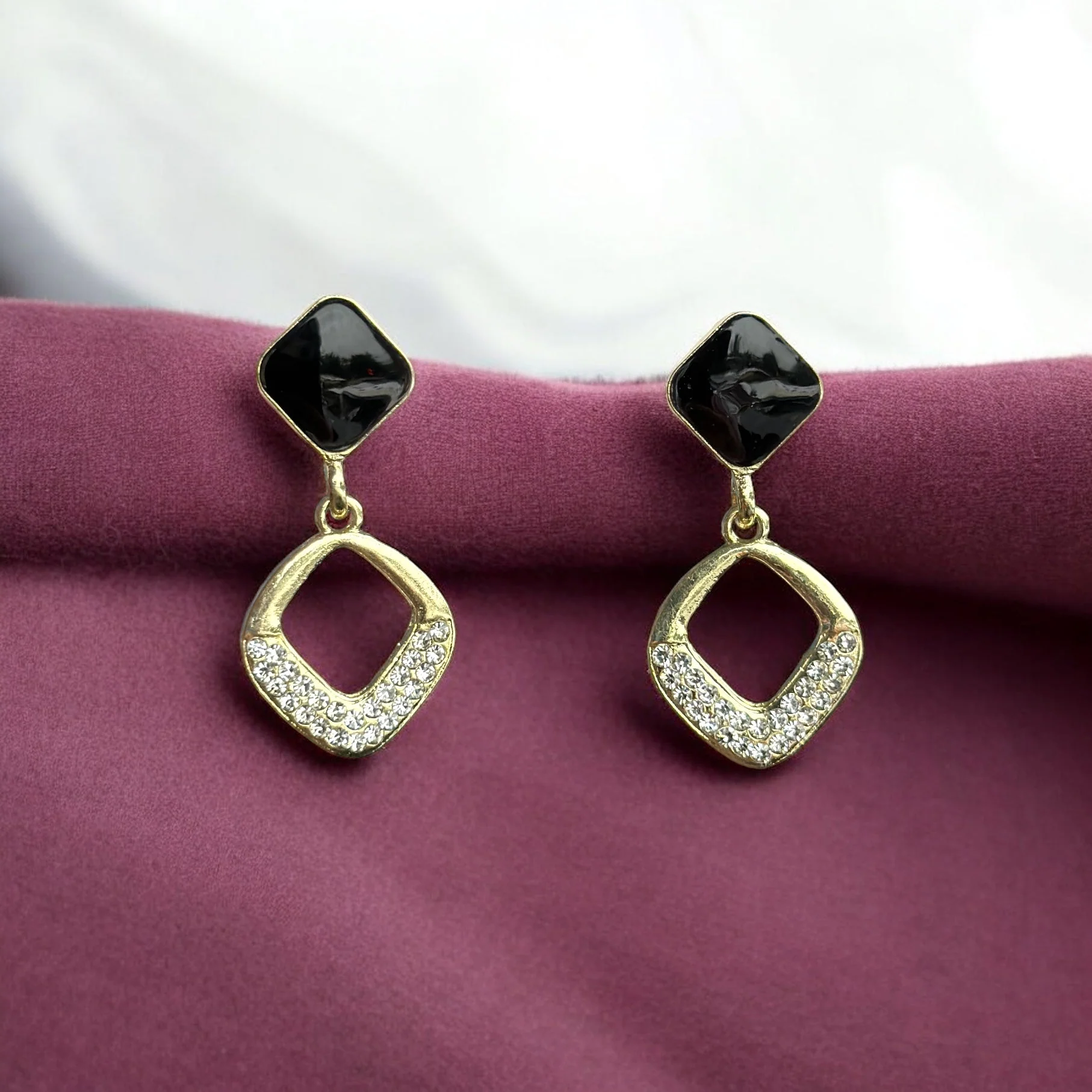 Lucifer's Lustre Black Drop Earring - Image 3