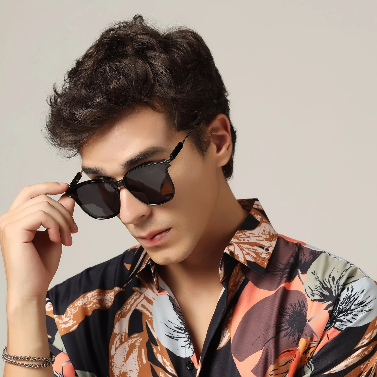 Luxury Black Square Sunglasses For Women - Image 7
