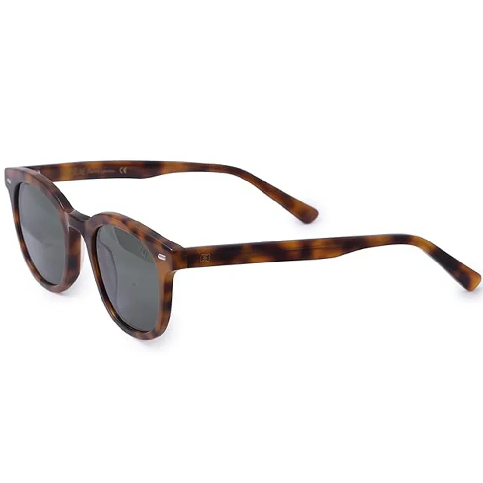 Luxury Black sunglass Wayfarer Shape For Men & Women - Image 5