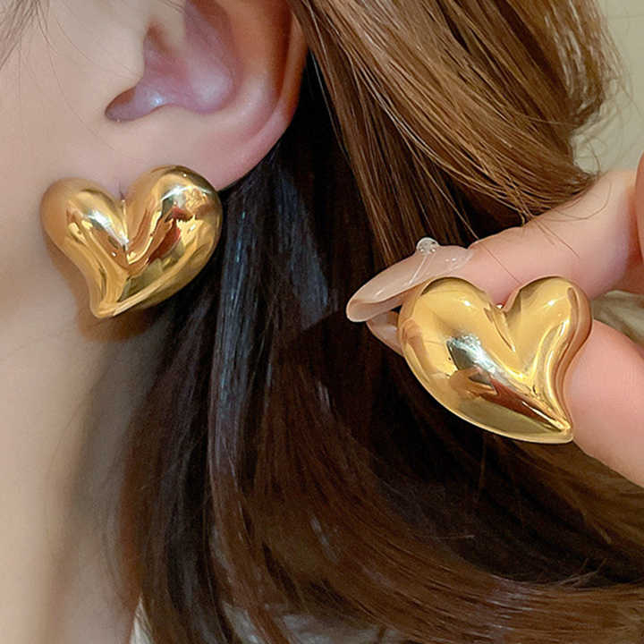 Melting Heart Golden Stud Earring - Image 3