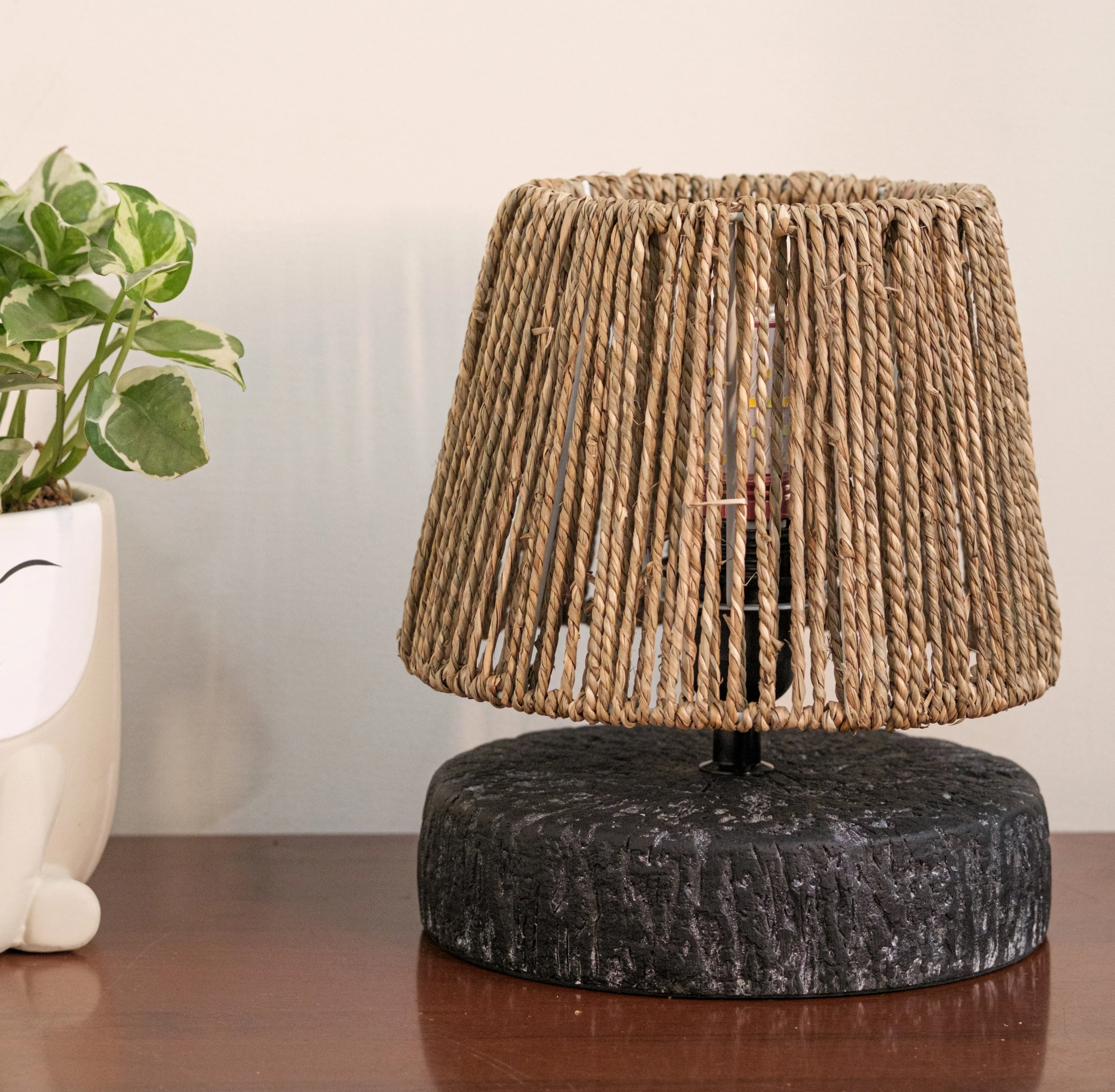 Modern style decorative table lamp - Image 5