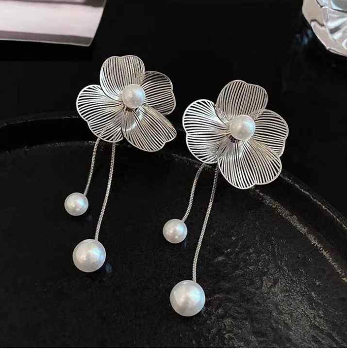 Moonlit Glow Dangler Earring - Image 5
