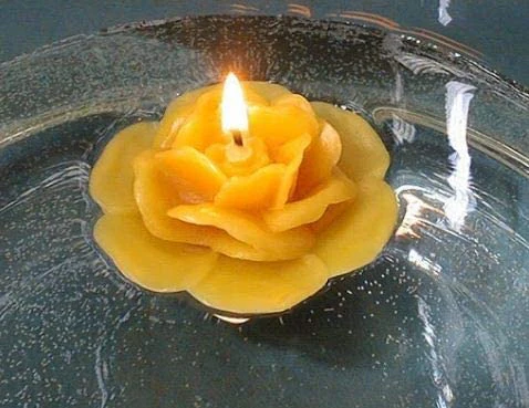 Multicolor Flower Shape Floating Tea Light Candles (Pack of 12) - Image 3