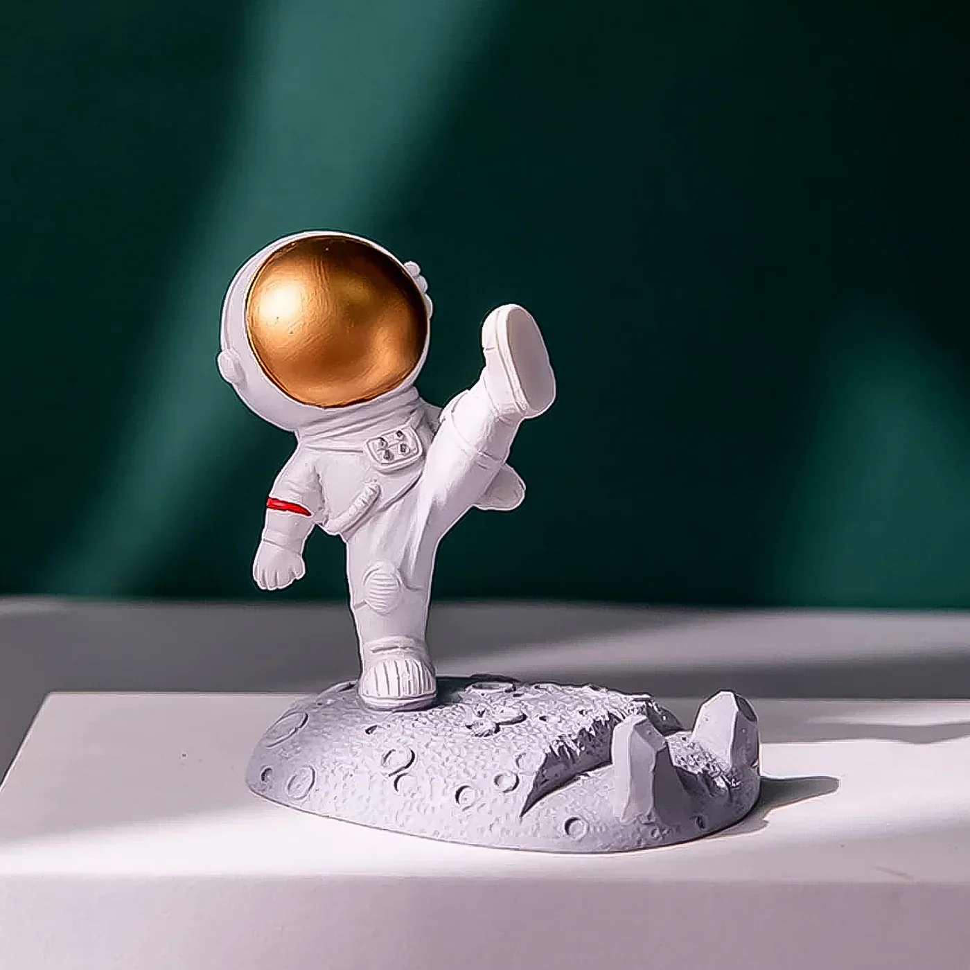 NovaNaut: Creative Astronaut-Themed Mobile Stand with Sturdy Spaceman Design for Desk & Office Use - Image 10