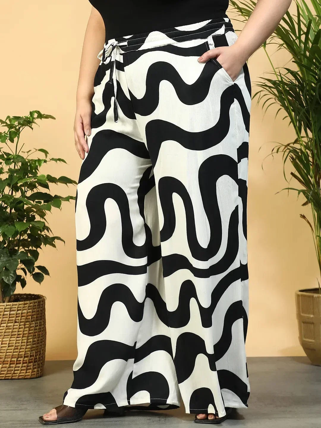 Off-White Flared Elasticated Waist, Tie-Up Detail & Side Pockets Plus Size Women Pant - Image 3