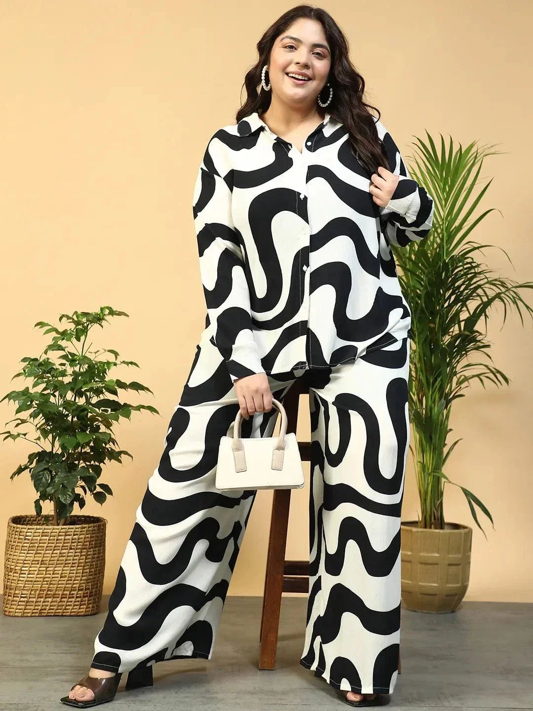 Off-White Flared Elasticated Waist, Tie-Up Detail & Side Pockets Plus Size Women Pant - Image 7