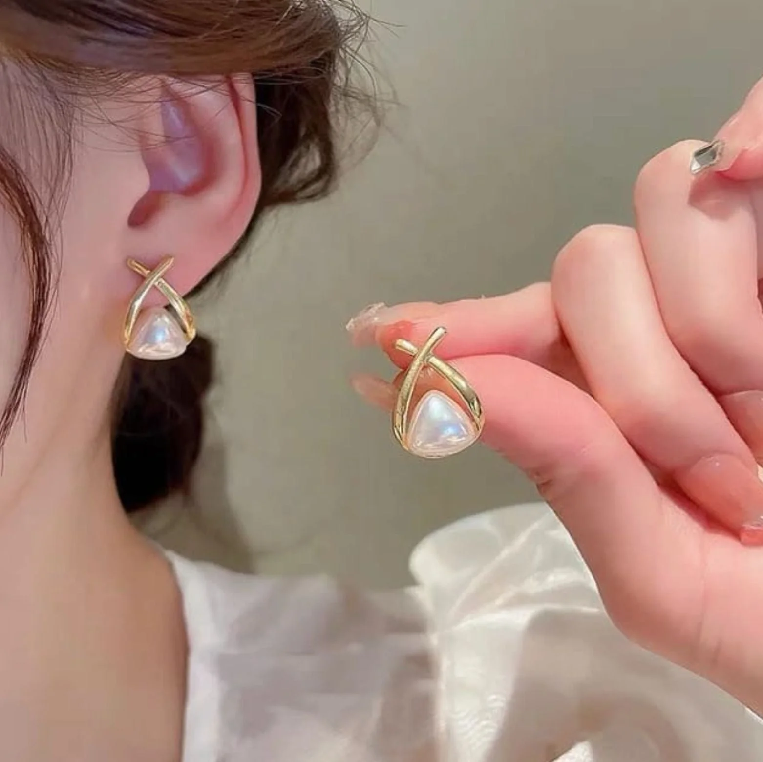 Pearl Radiance Golden Earring - Image 2