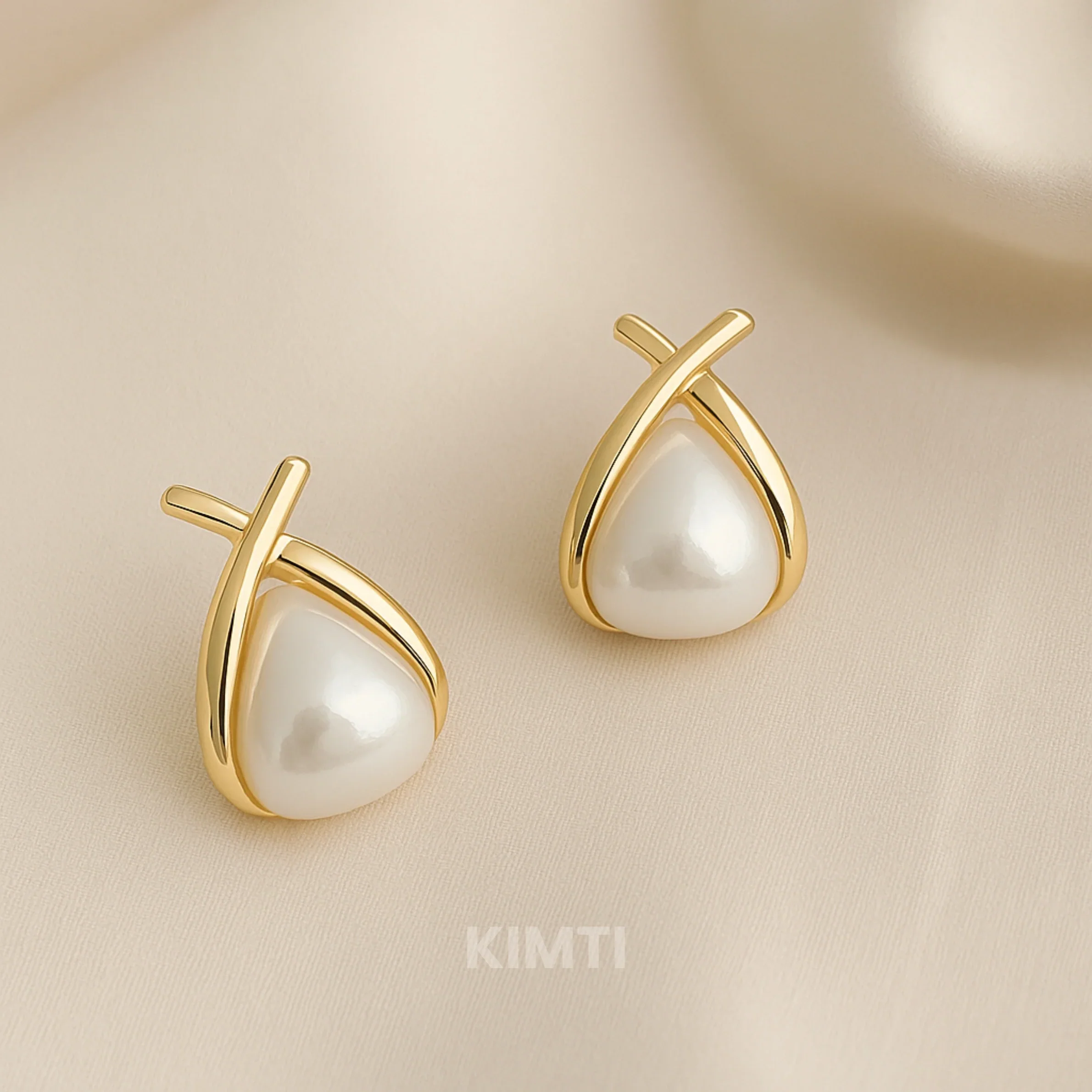 Pearl Radiance Golden Earring - Image 2