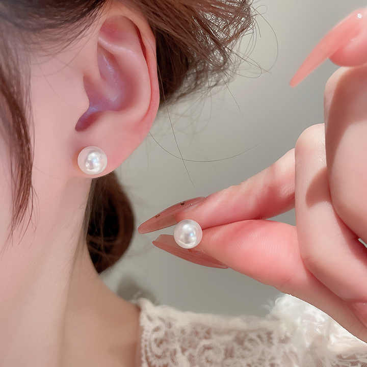 Pearl Stud Earring