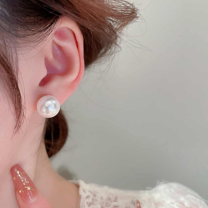 Pearl Stud Earring - Image 3