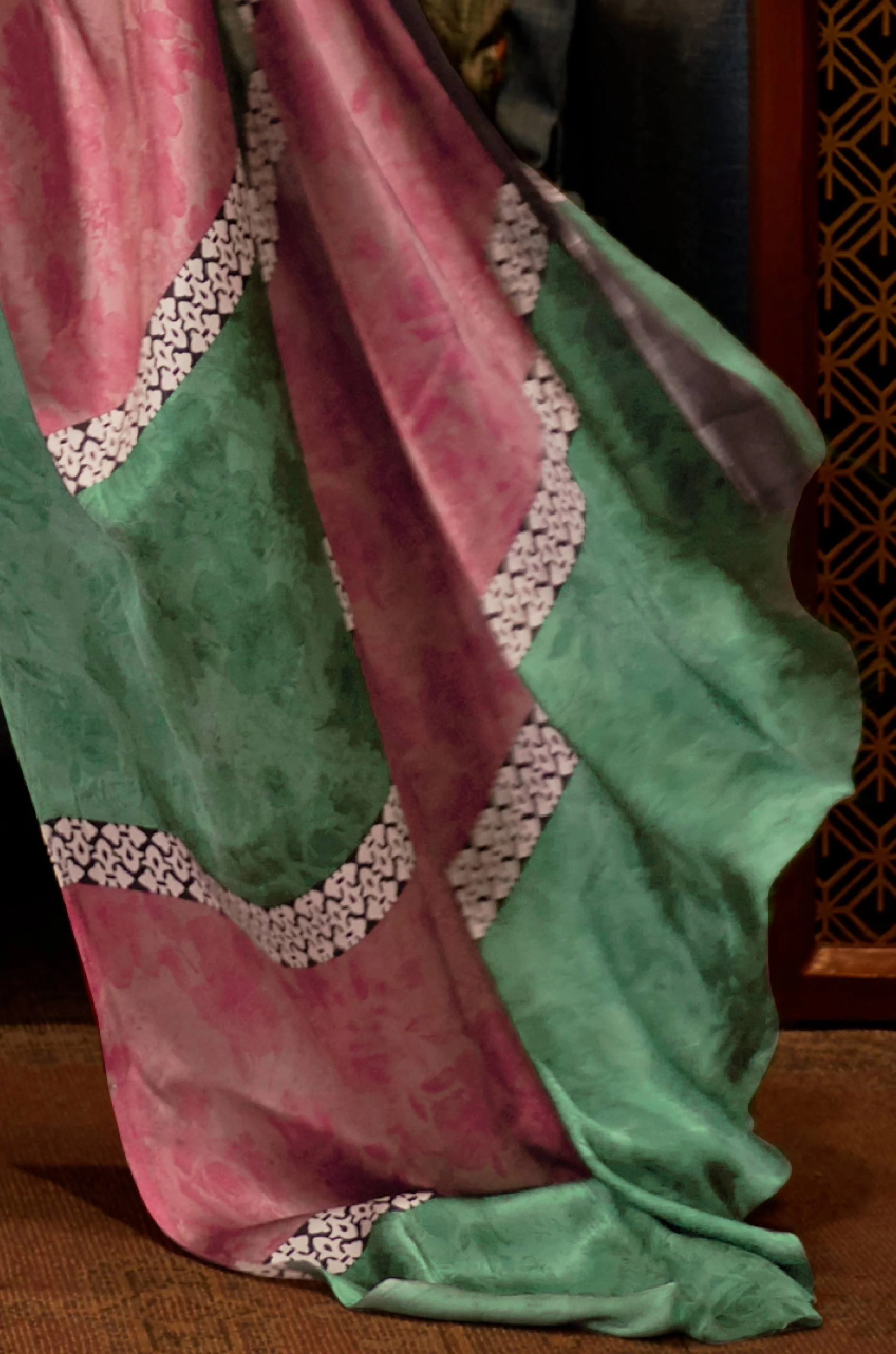 Pink Satin Crepe Saree - Image 2