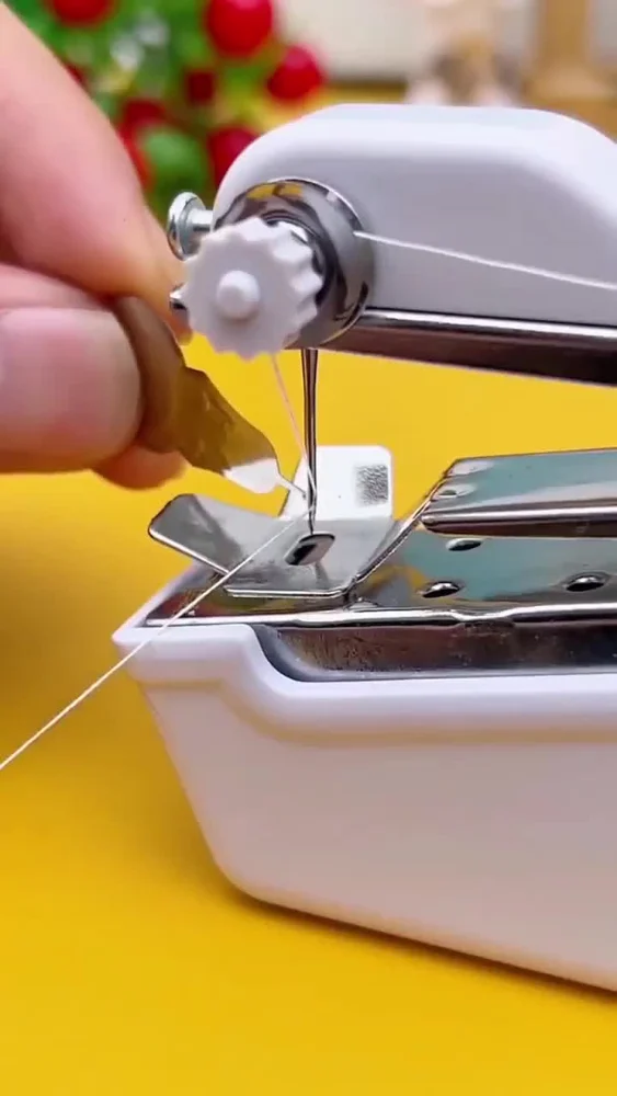 Portable Sewing Machine - Image 4
