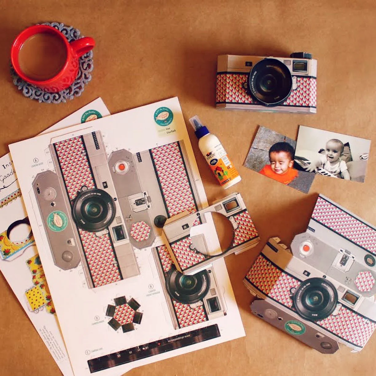 Realistic Black Camera Photo Frame DIY Paper Craft Kit - Image 8
