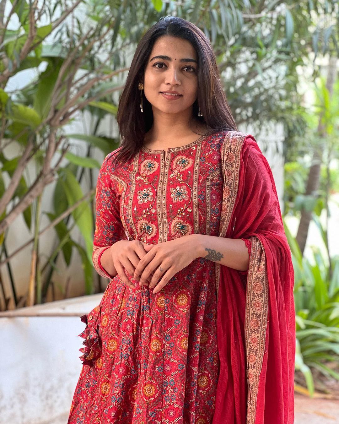 Red Maroon Voluminous Anarkali Suit Set - Image 10