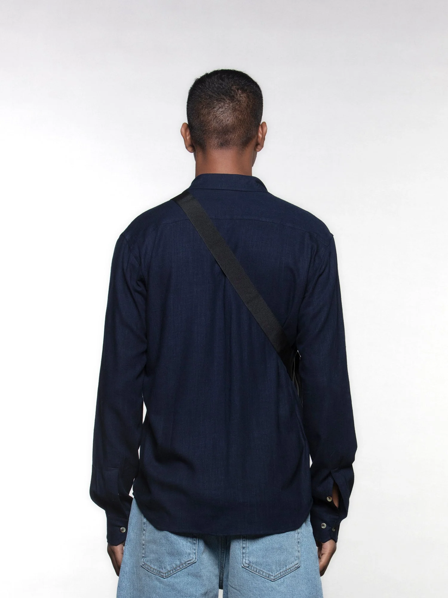 Relaxed linen shirt - Image 10