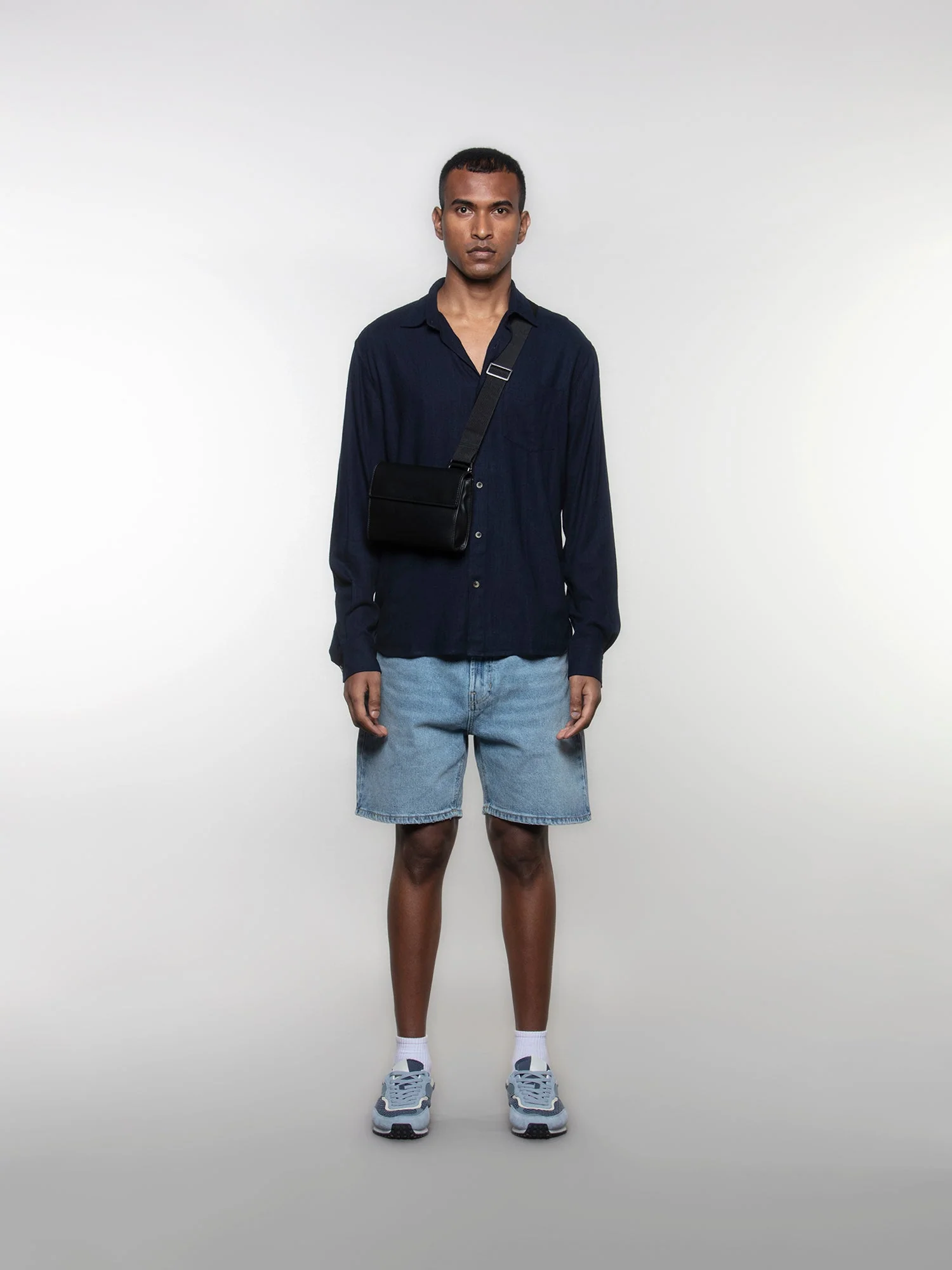 Relaxed linen shirt - Image 11