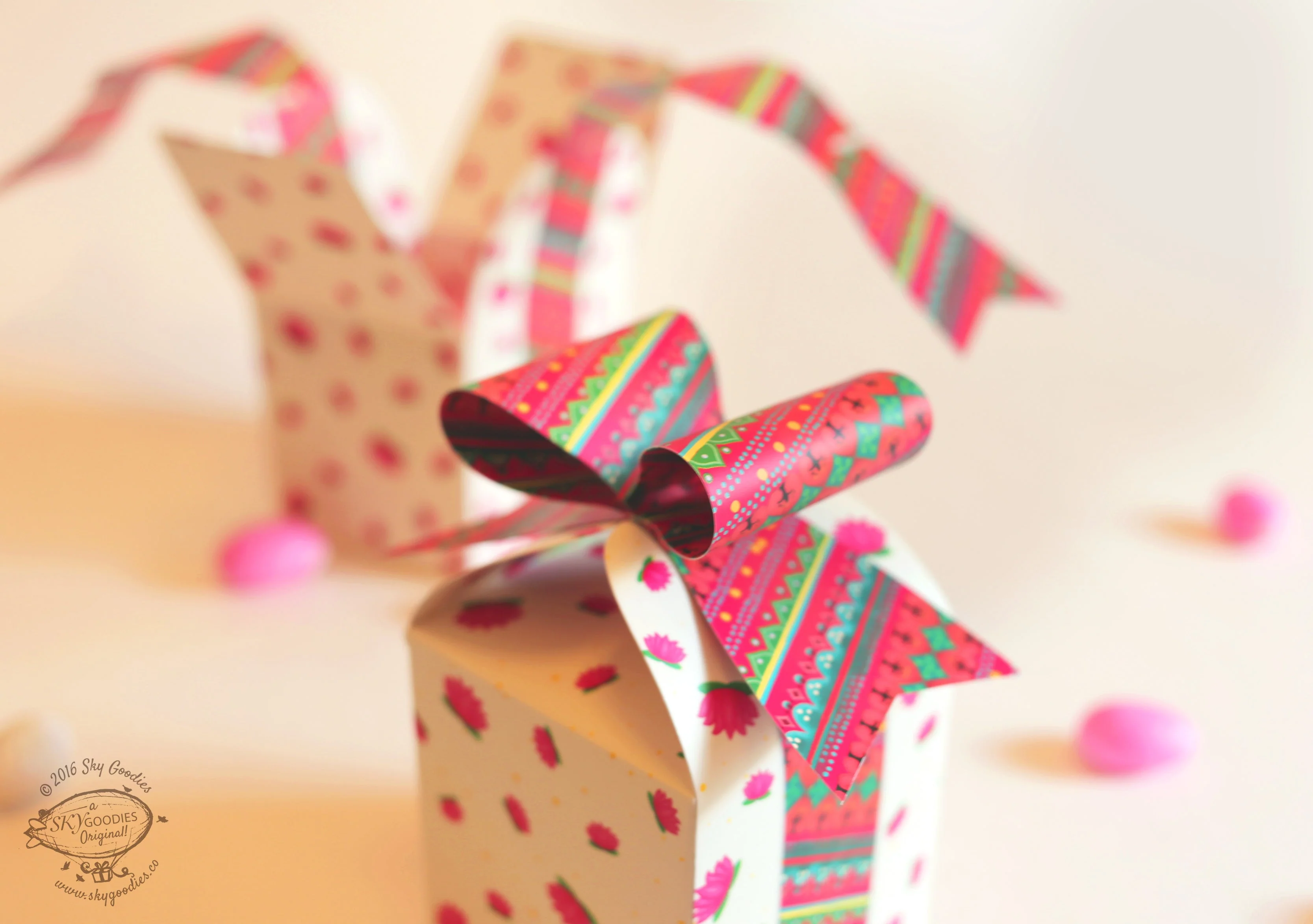 Set of 10 White Bow Gift Boxes - Image 5