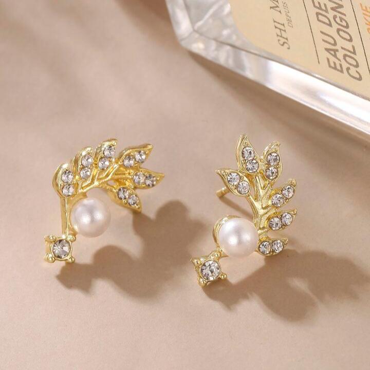 Silken Shimmer Silver Stud Earring - Image 3