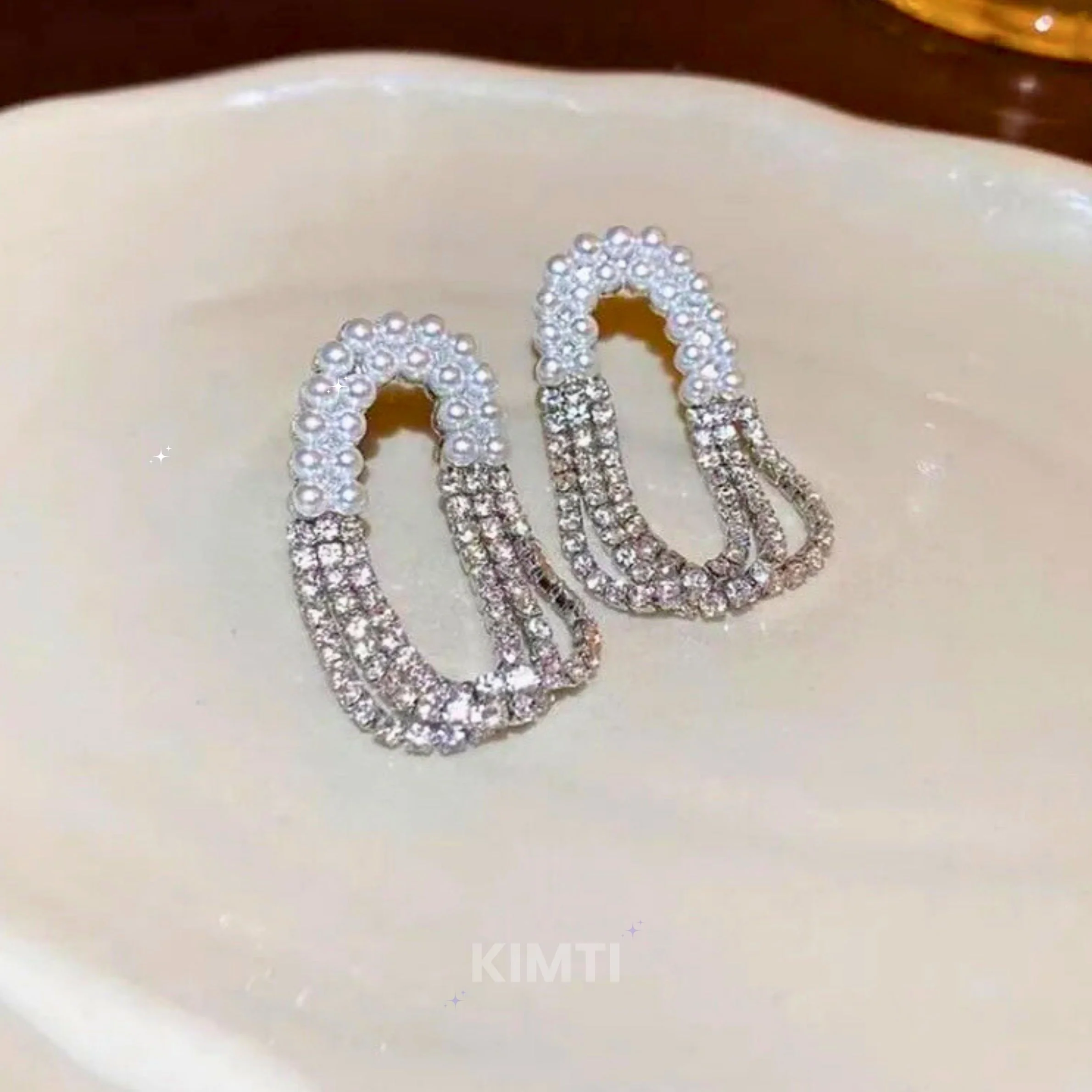Silver Queen Charlotte Dangler Earring - Image 4
