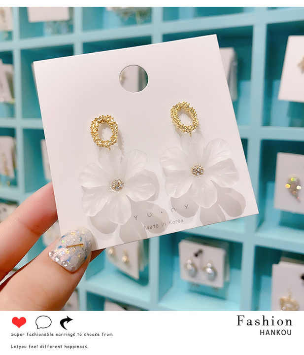 Snow White Flower Dangler Earring - Image 7