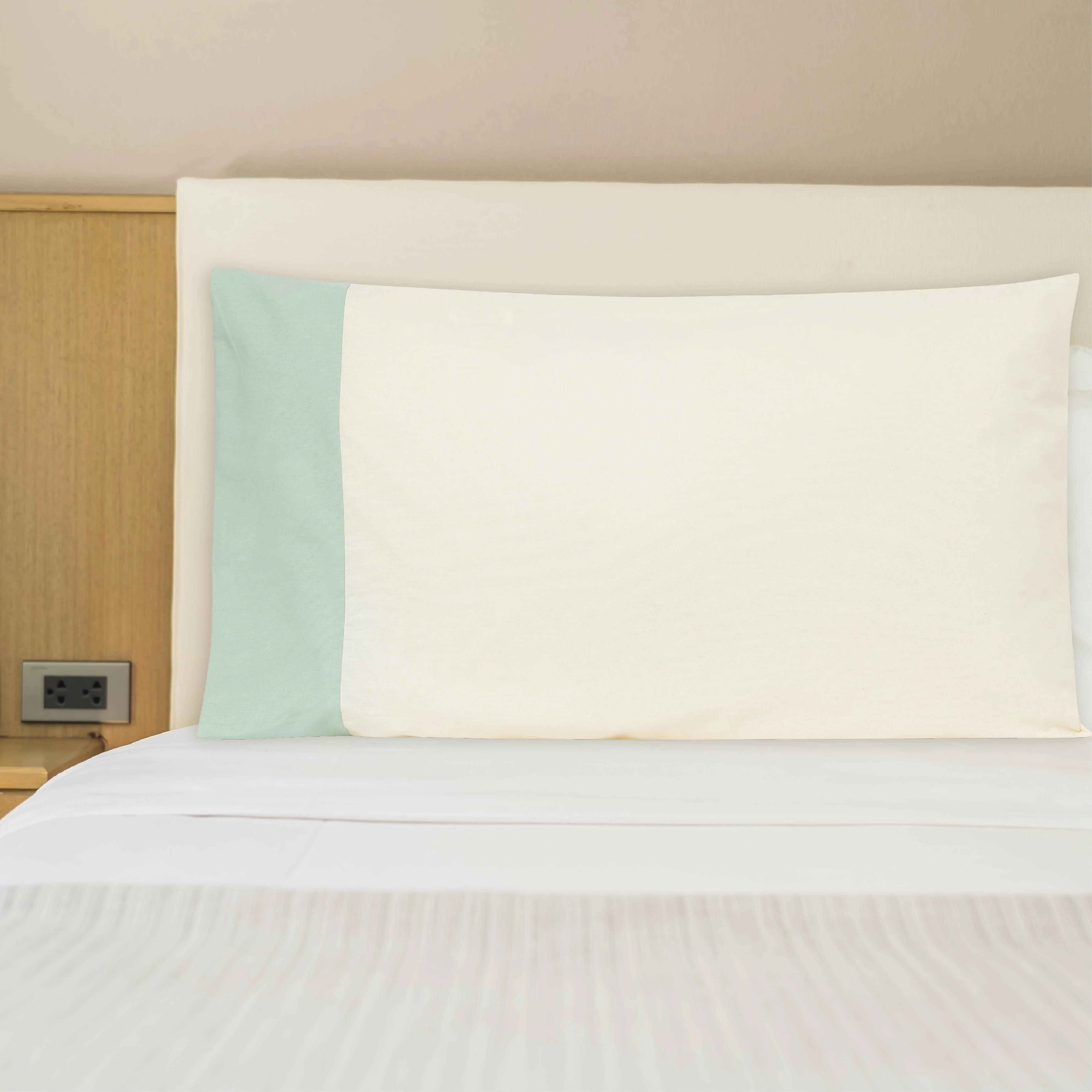 Solid Colour 100% Cotton, 270 Tc King Bedsheet With 2 Colour Accent Pillow Covers - Image 10