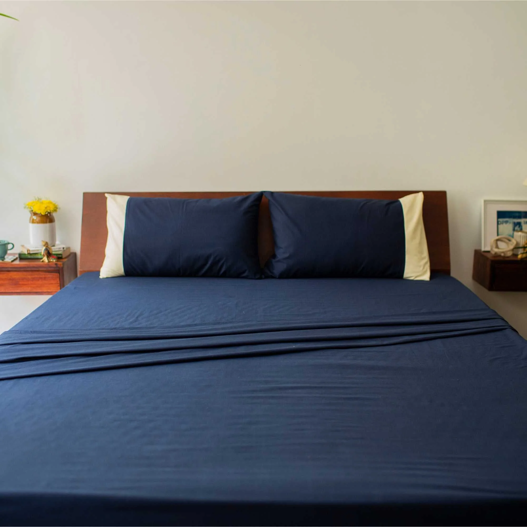 Solid Colour 100% Cotton, 270 Tc King Bedsheet With 2 Colour Accent Pillow Covers - Image 12