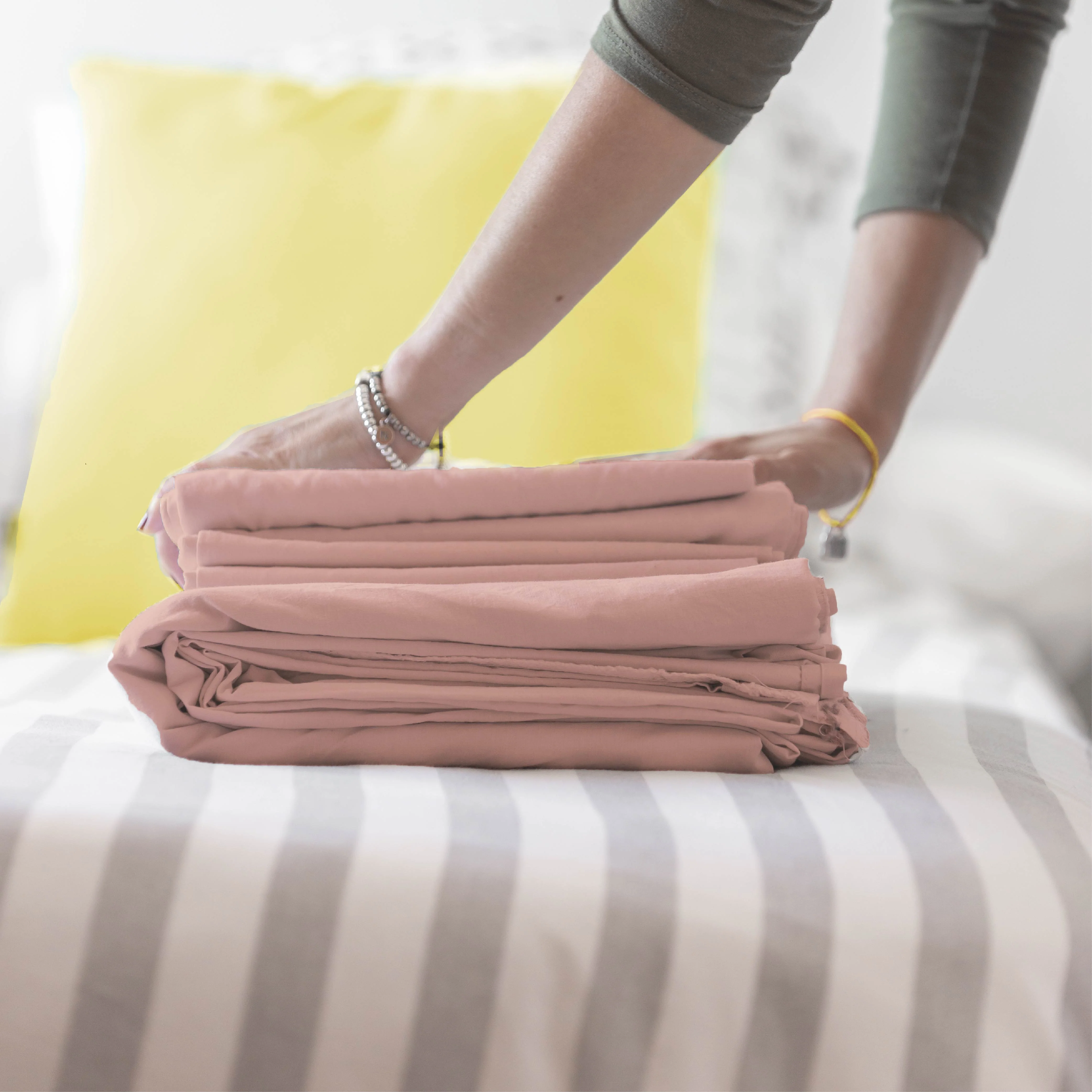Solid Colour 100% Cotton, 270 Tc King Bedsheet With 2 Colour Accent Pillow Covers - Image 31