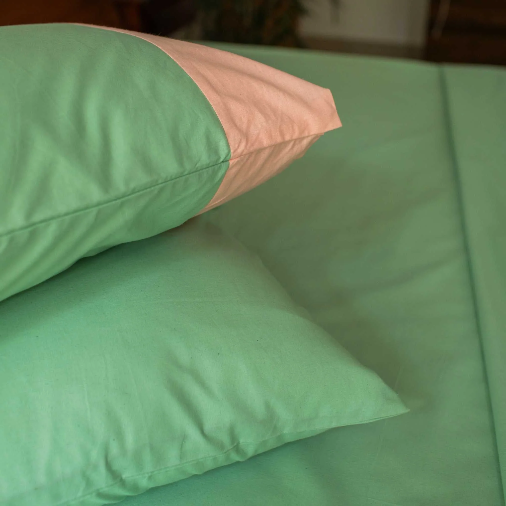 Solid Colour 100% Cotton, 270 Tc King Bedsheet With 2 Colour Accent Pillow Covers - Image 37