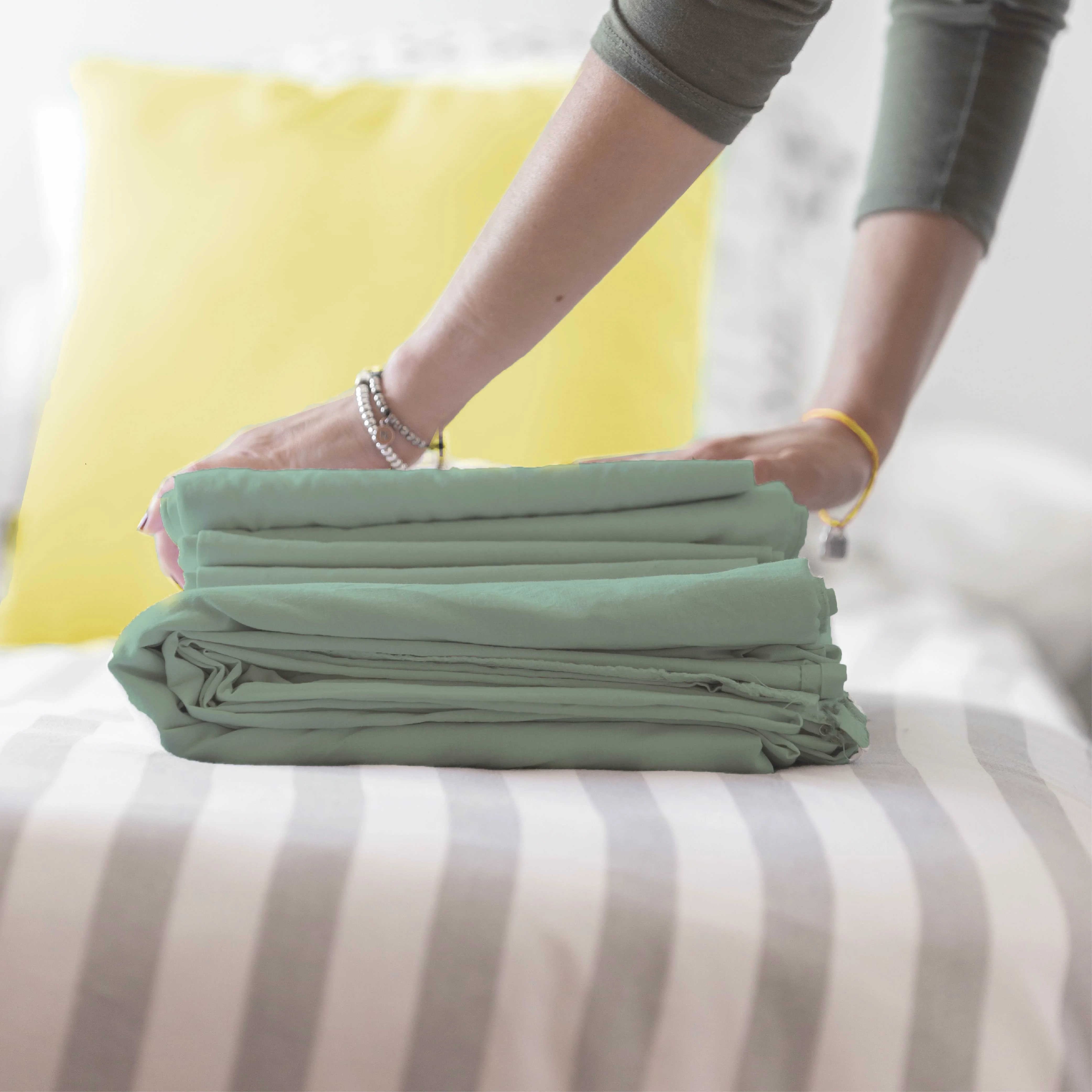 Solid Colour 100% Cotton, 270 Tc King Bedsheet With 2 Colour Accent Pillow Covers - Image 40