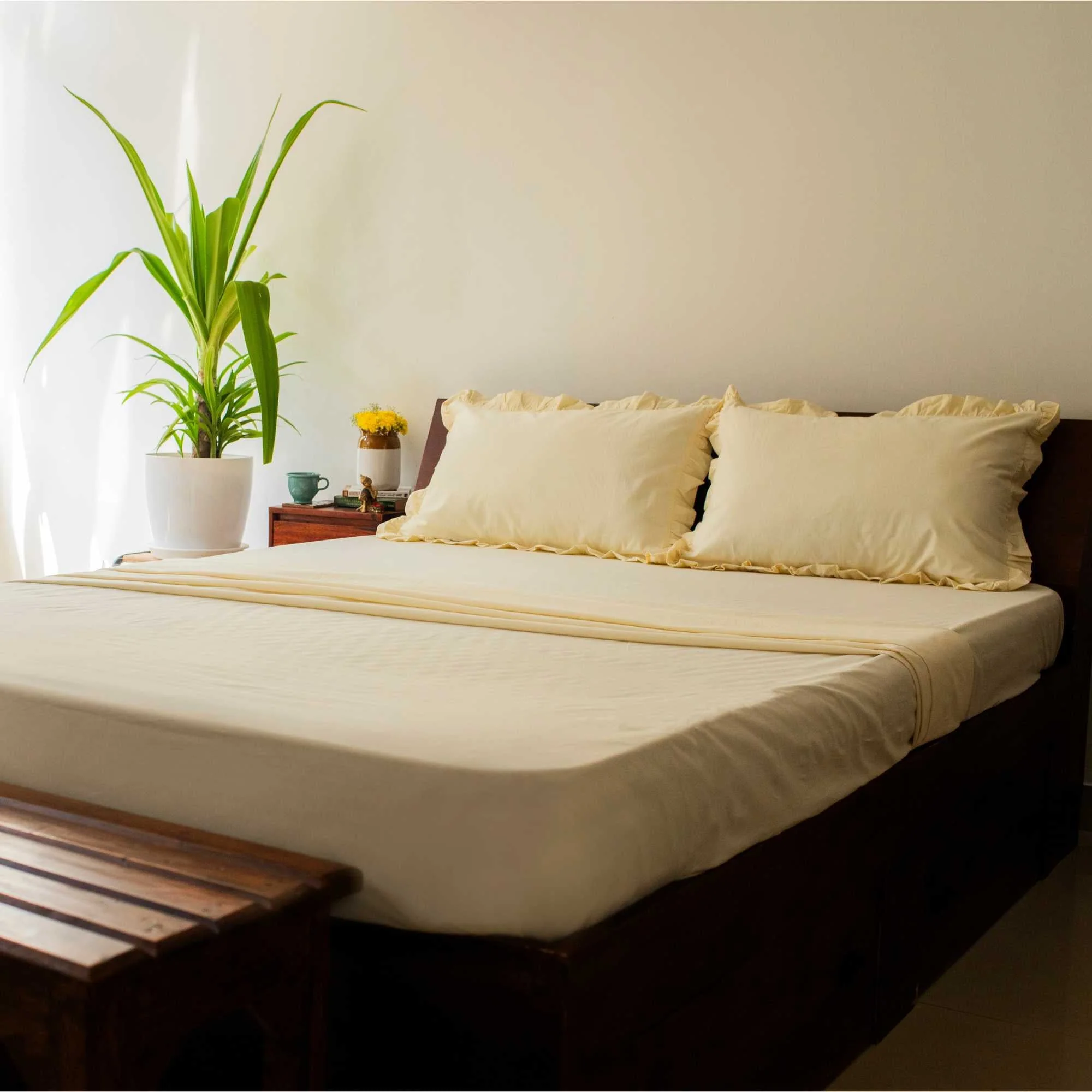Solid Colour 100% Cotton, 270 Tc Queen Bedsheet With 2 Frill Pillow Covers