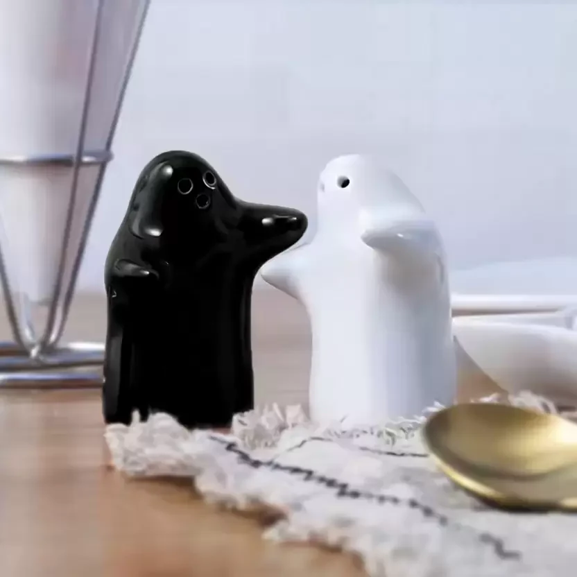 Spooki: Ceramic Salt & Pepper Shaker Set with Cute Hug Design, Easy Refill & Dispense, Black & White Couple Seasoning Jars for Dining, Kitchen & Gift Décor - Image 8