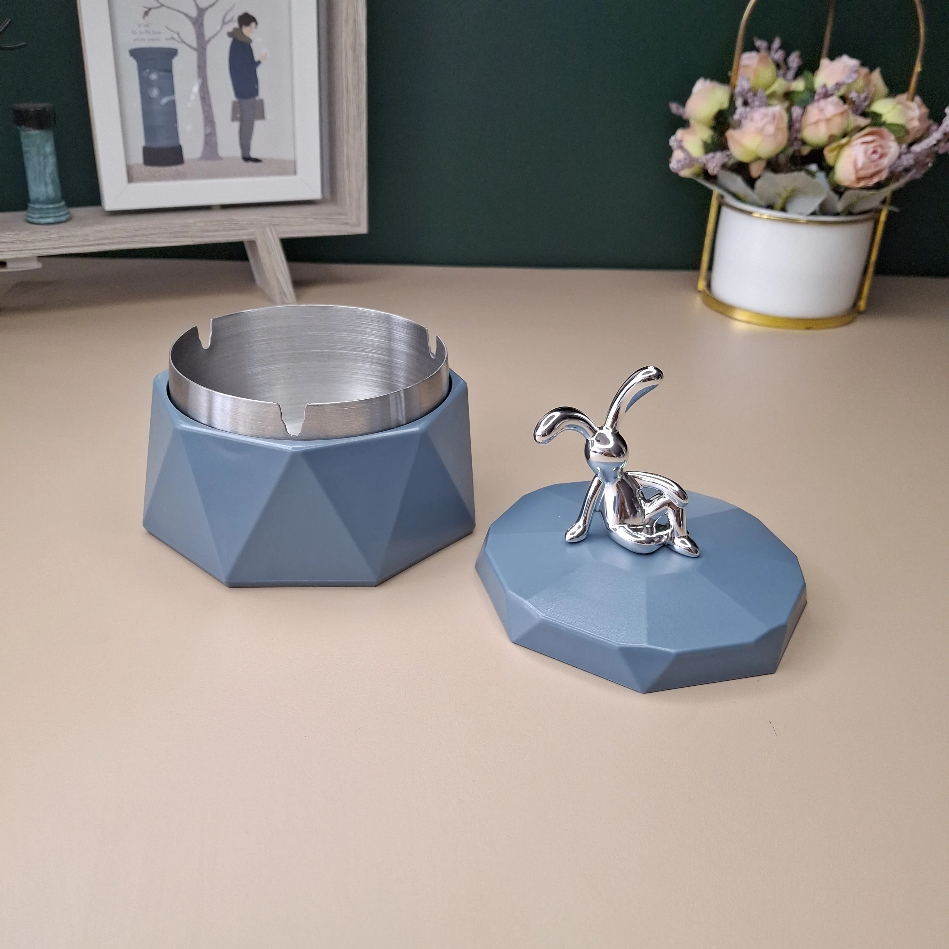 Stainless Steel & Plastic Base Portable Ashtray Spinning Lid Modern Tabletop Ashtray - Image 7