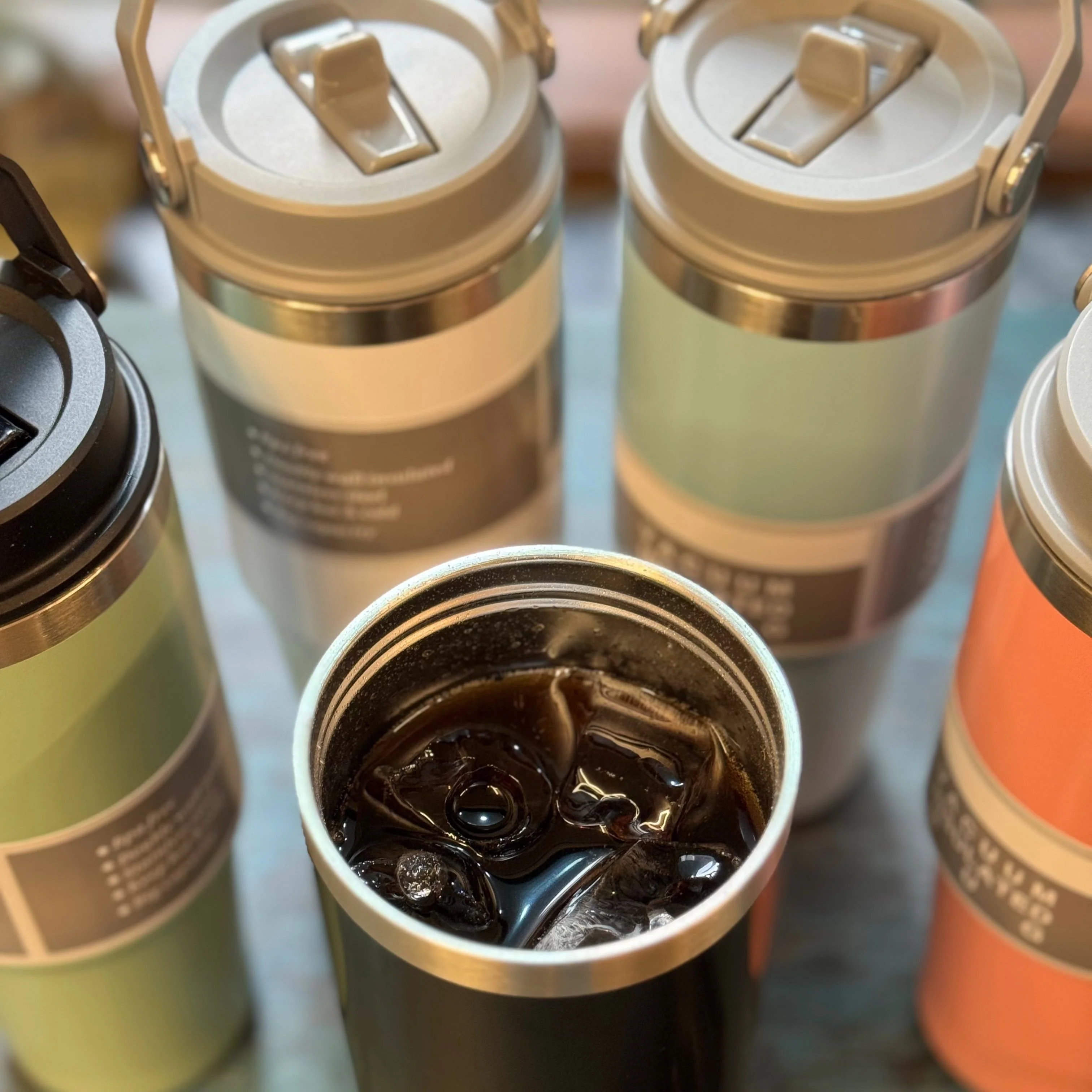 Stan: 900ml Leakproof & Insulated Stainless Steel Tumbler with Handle, Straw & Double-Wall Design for Hot & Cold Drinks - Image 8