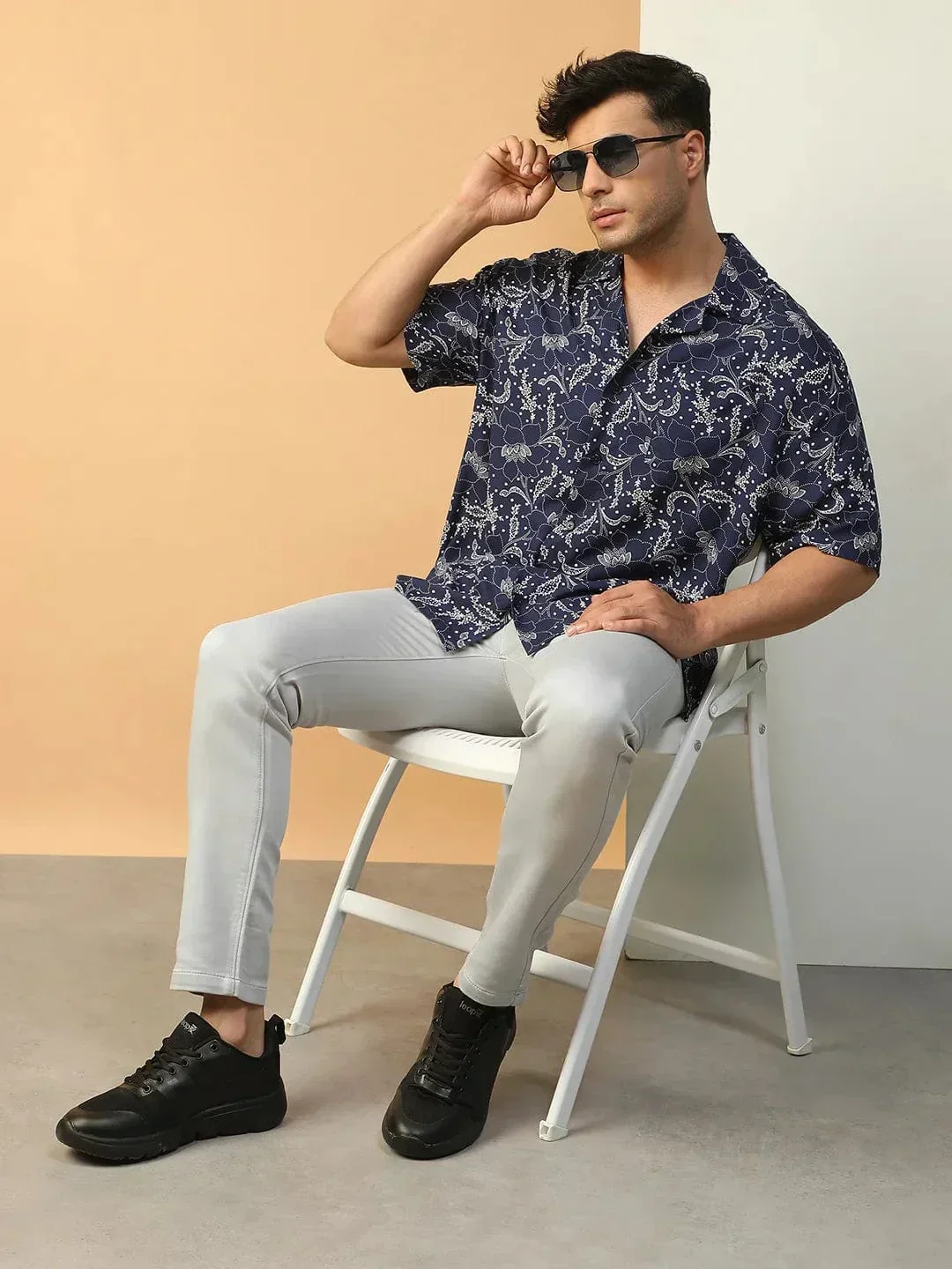 Stud Blue Floral Print Lapel Collar Short Sleeve Men Oversized Shirt