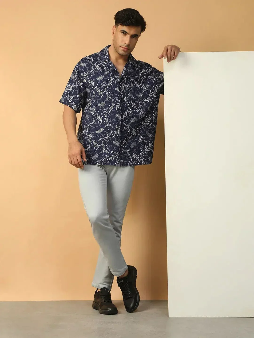Stud Blue Floral Print Lapel Collar Short Sleeve Men Oversized Shirt - Image 3