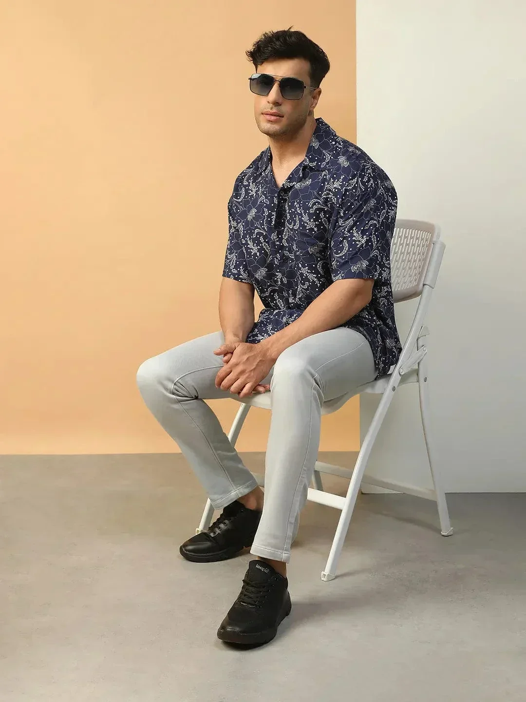Stud Blue Floral Print Lapel Collar Short Sleeve Men Oversized Shirt - Image 8