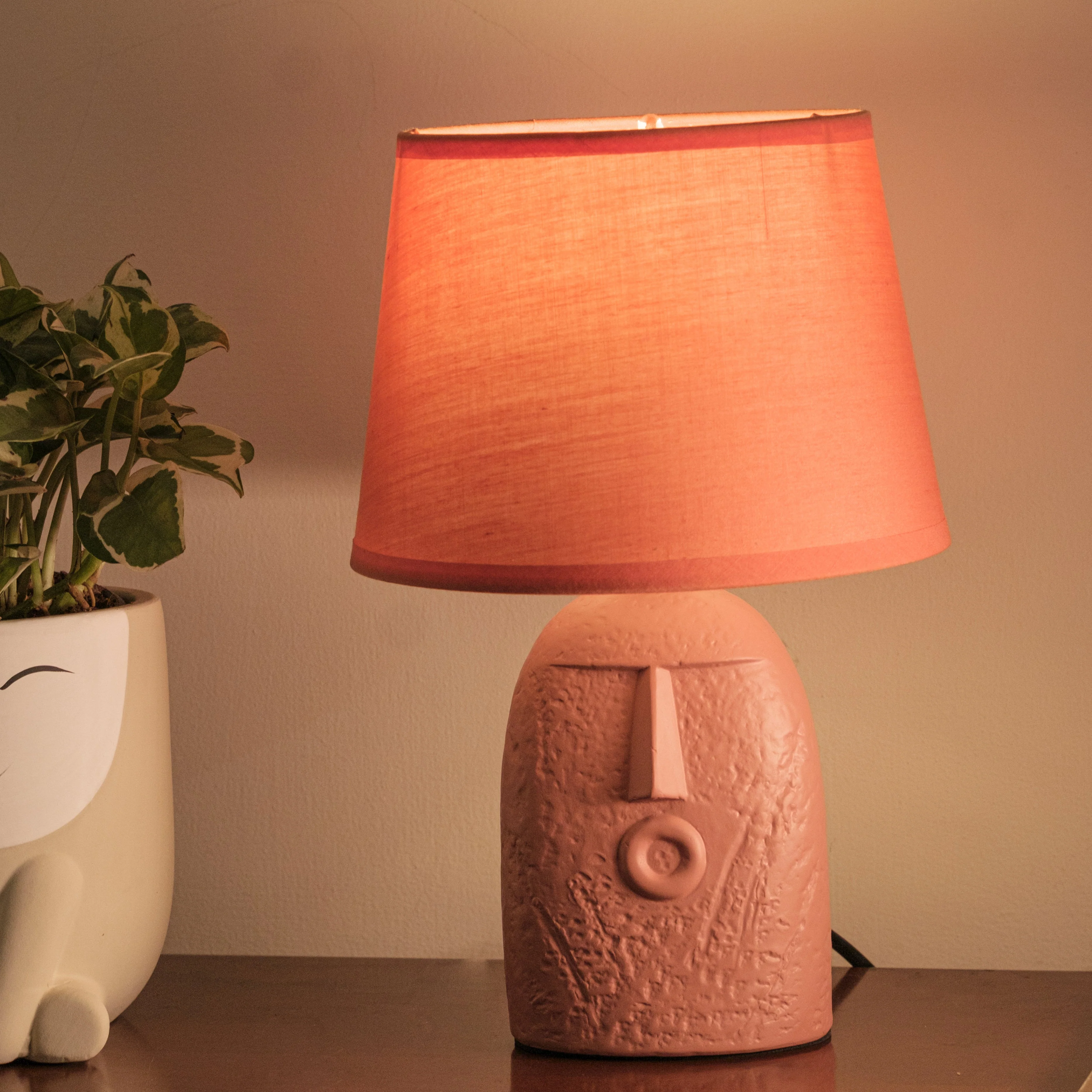 Terracotta wow table lamp with lamp shade - Image 9