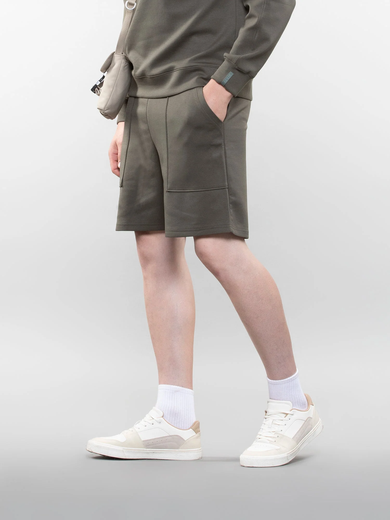 Three pocket sweatshorts - Image 17