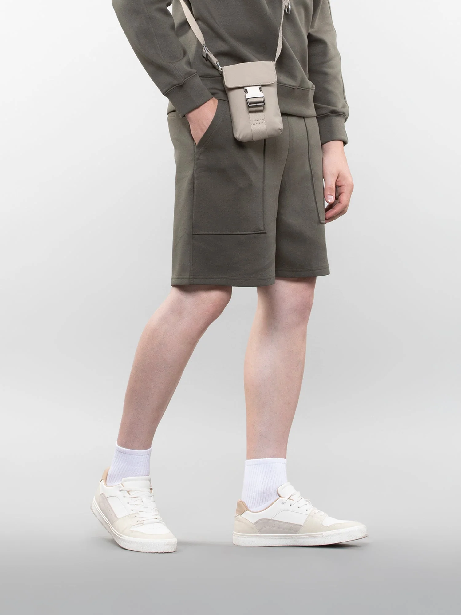 Three pocket sweatshorts - Image 18
