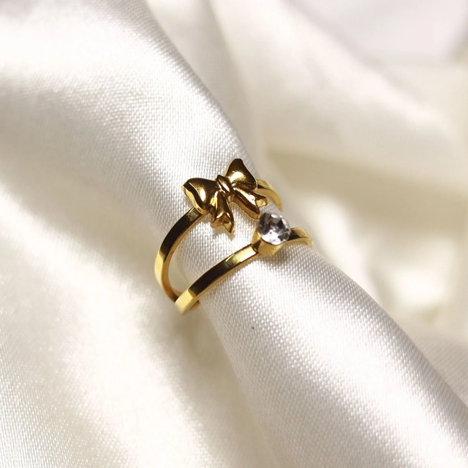 Tiny Bow Finger Ring