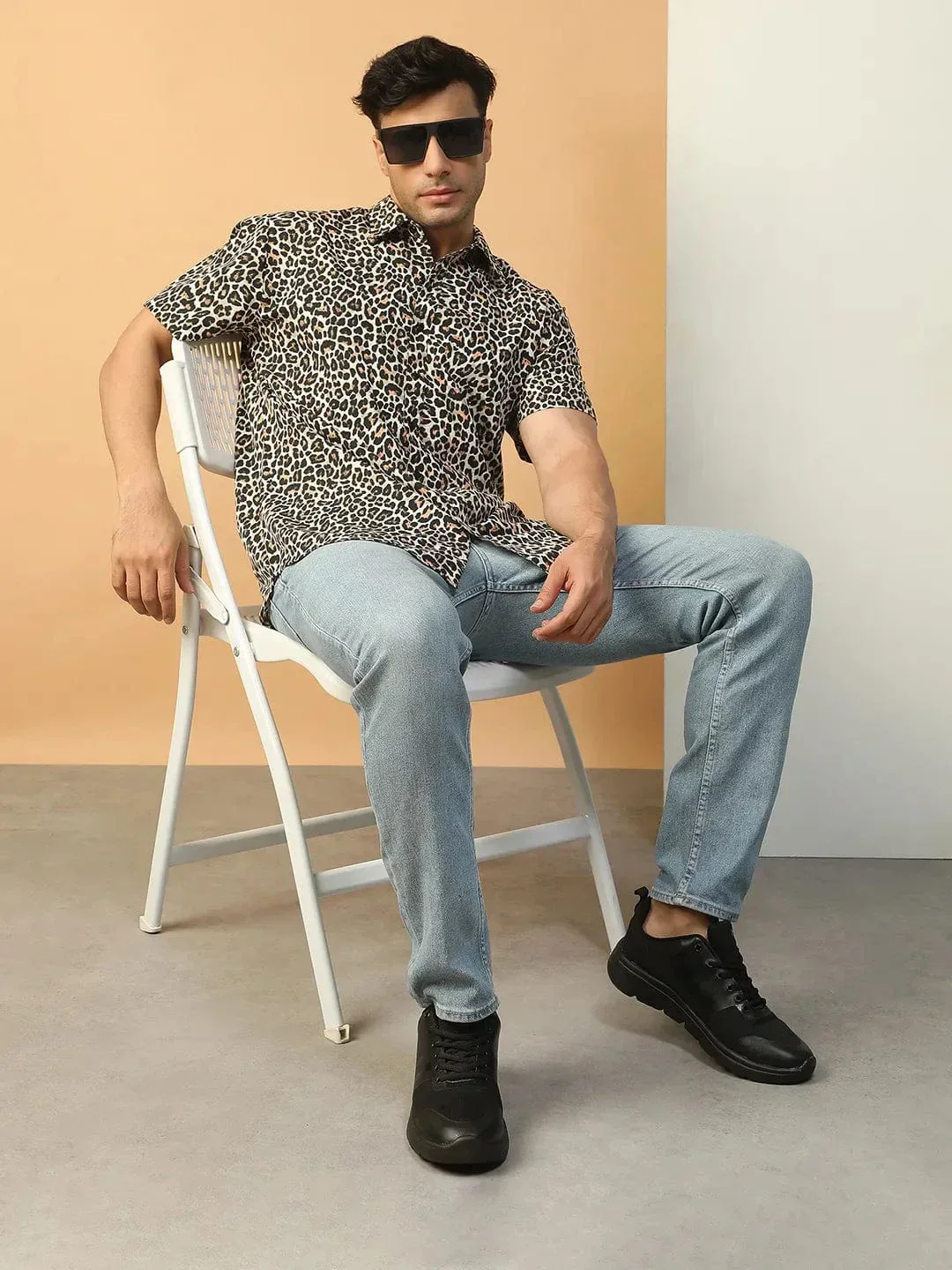 Trend Wolf Animal Print Multicolor Collared Short Sleeve Men Oversized Shirt - Image 2