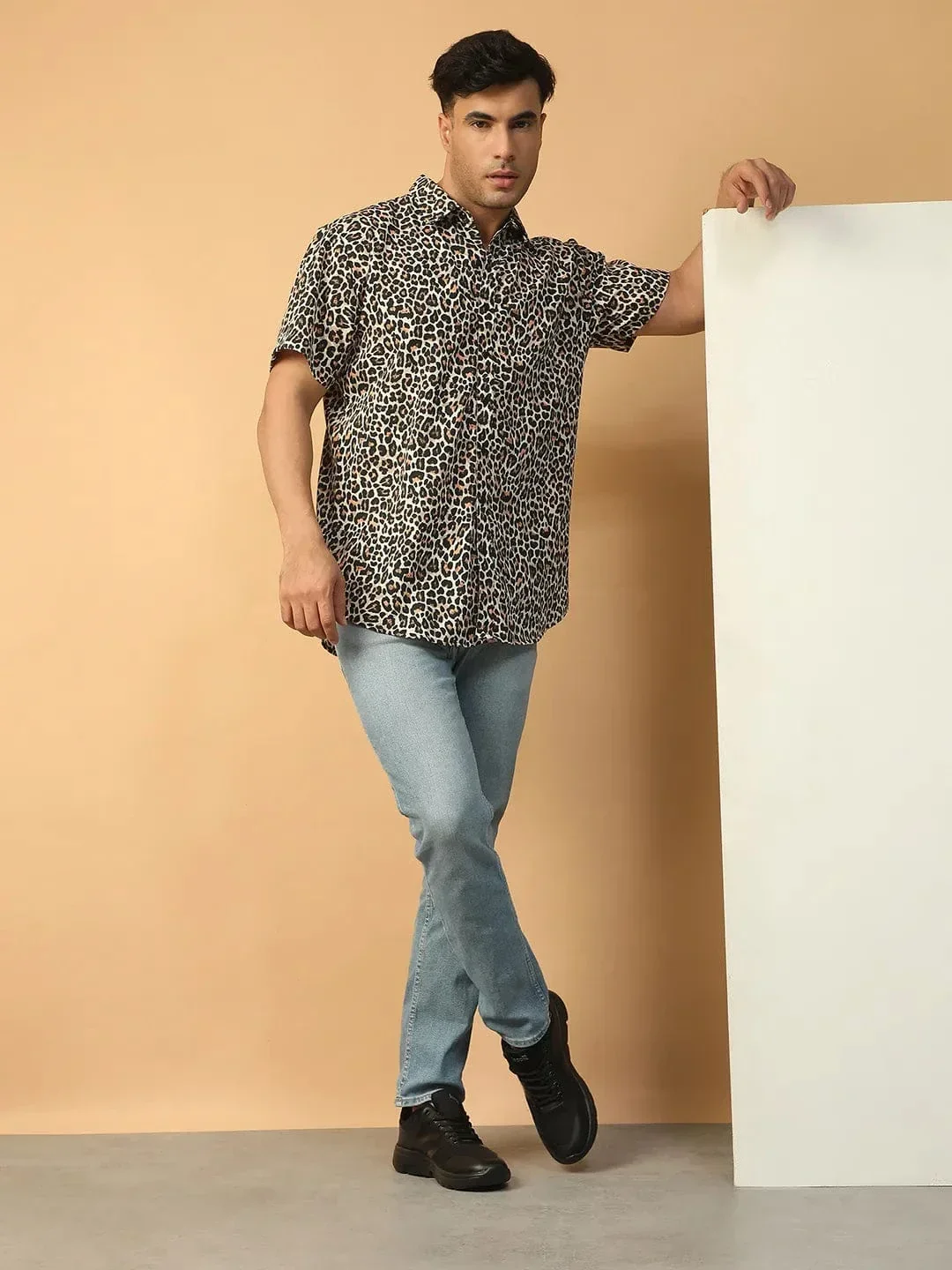 Trend Wolf Animal Print Multicolor Collared Short Sleeve Men Oversized Shirt - Image 3
