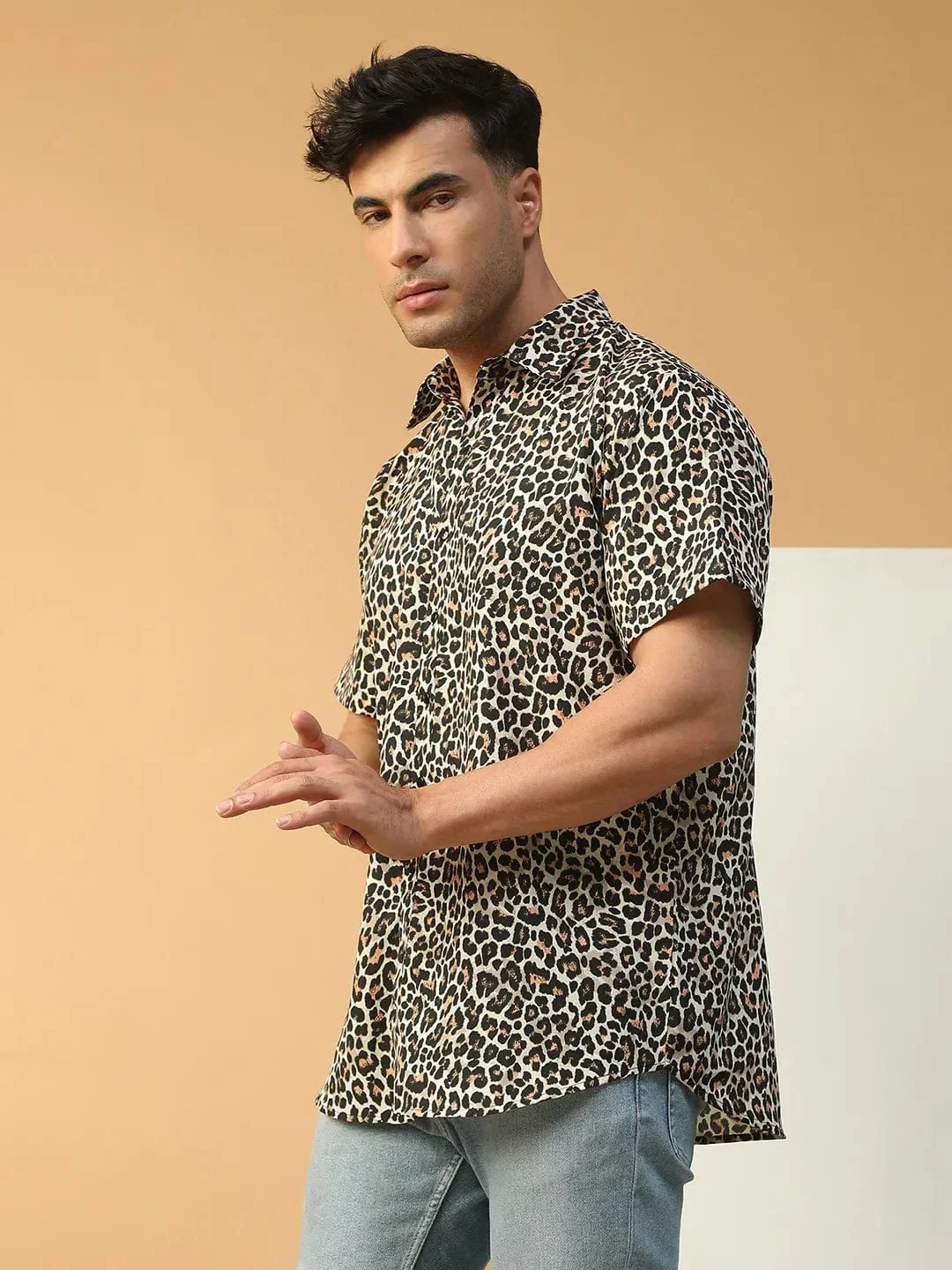Trend Wolf Animal Print Multicolor Collared Short Sleeve Men Oversized Shirt - Image 4