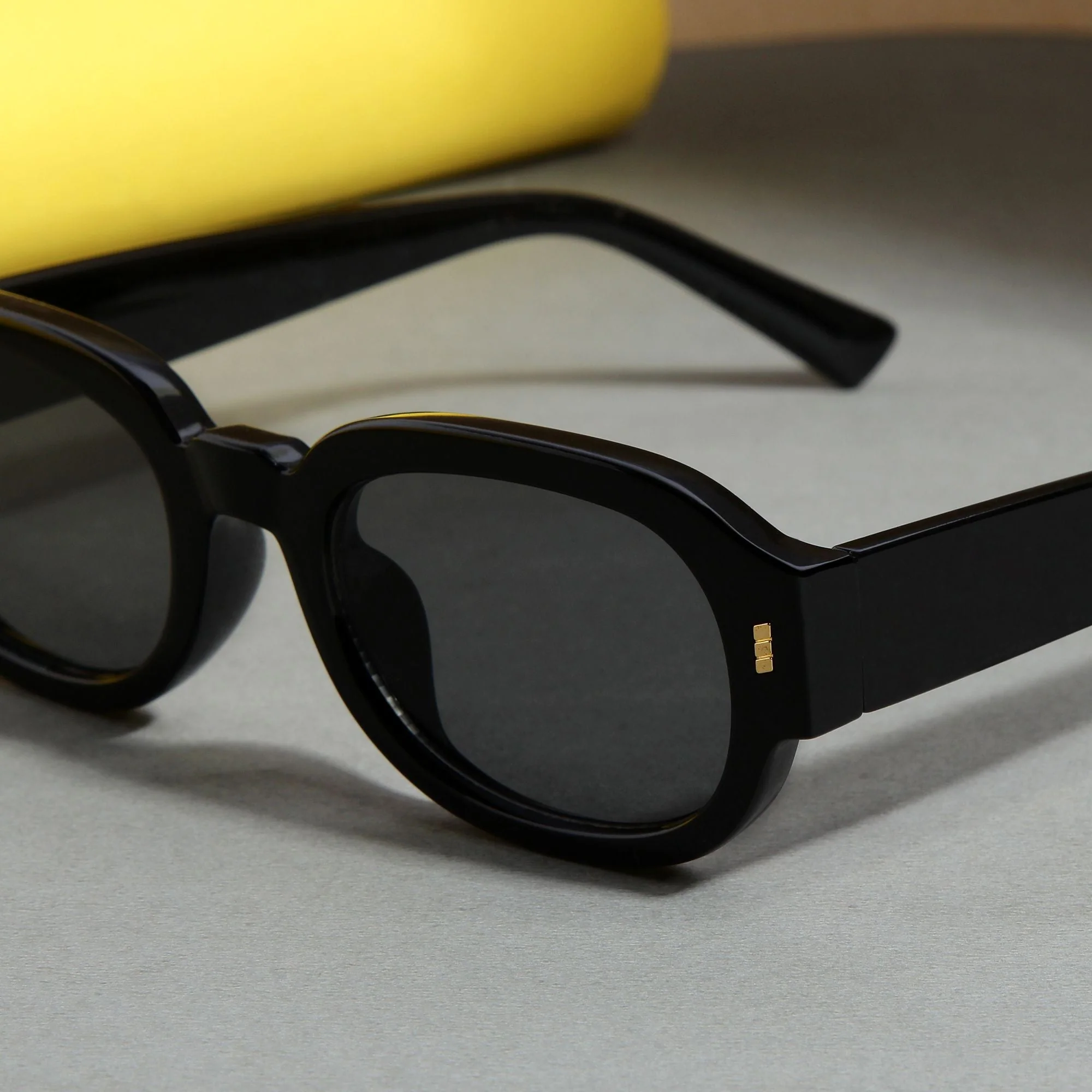 Venom Full Black Oval Sunglasses - Image 2