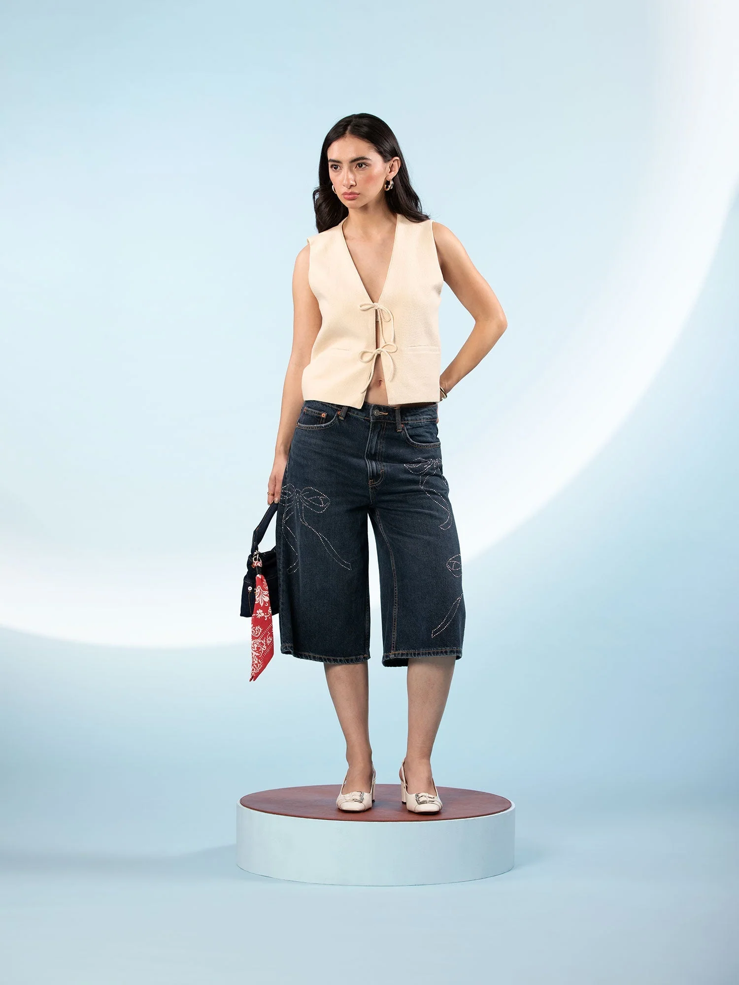 Vest with Bow Closure - Image 8