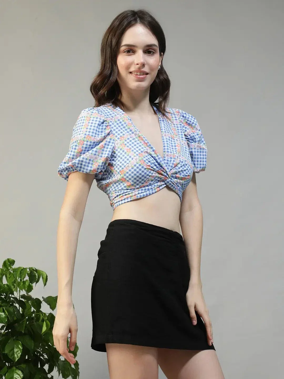 Vibeluxe Blue Floral Print V-Neck Short Sleeve Women Crop Top - Image 4