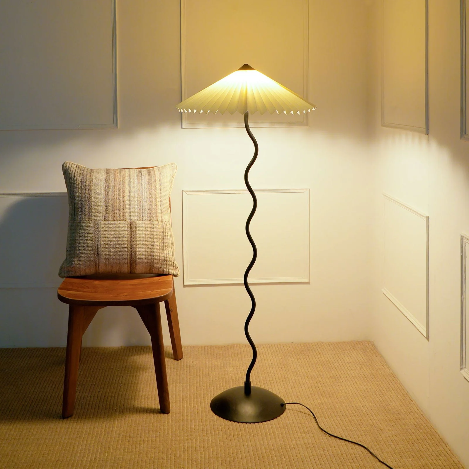 Wavy Floor Lamp - Image 5