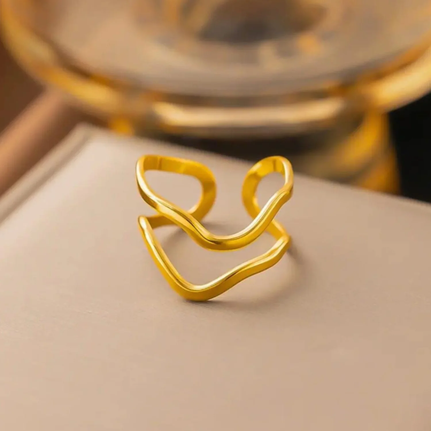 Wavy ring