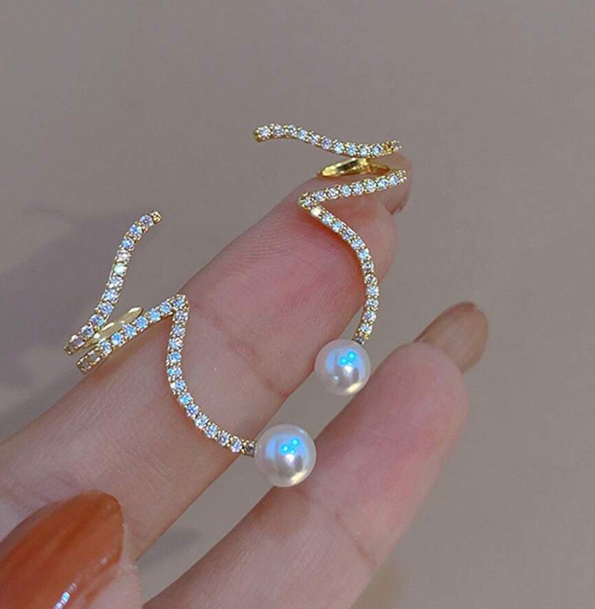 Whispering Winds Silver Earring - Image 3